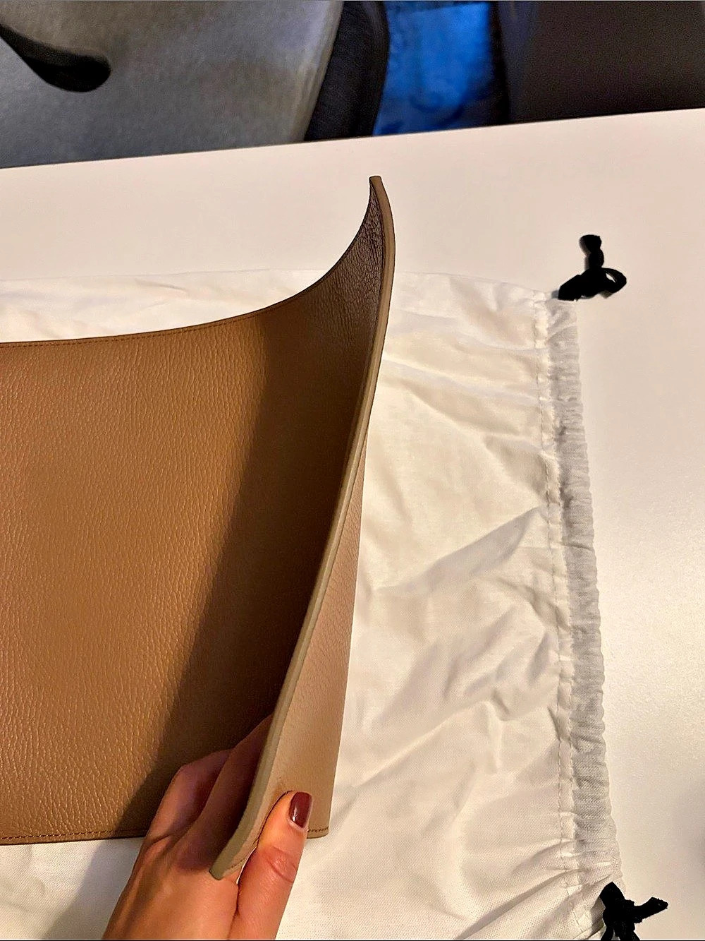 Cuyana System Laptop Sleeve in Brown - Picture 5 of 7